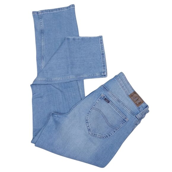 Lee Jeans Women's Regular Fit Straight Leg Midrise Light Wash Size 32 Waist - Picture 1 of 9